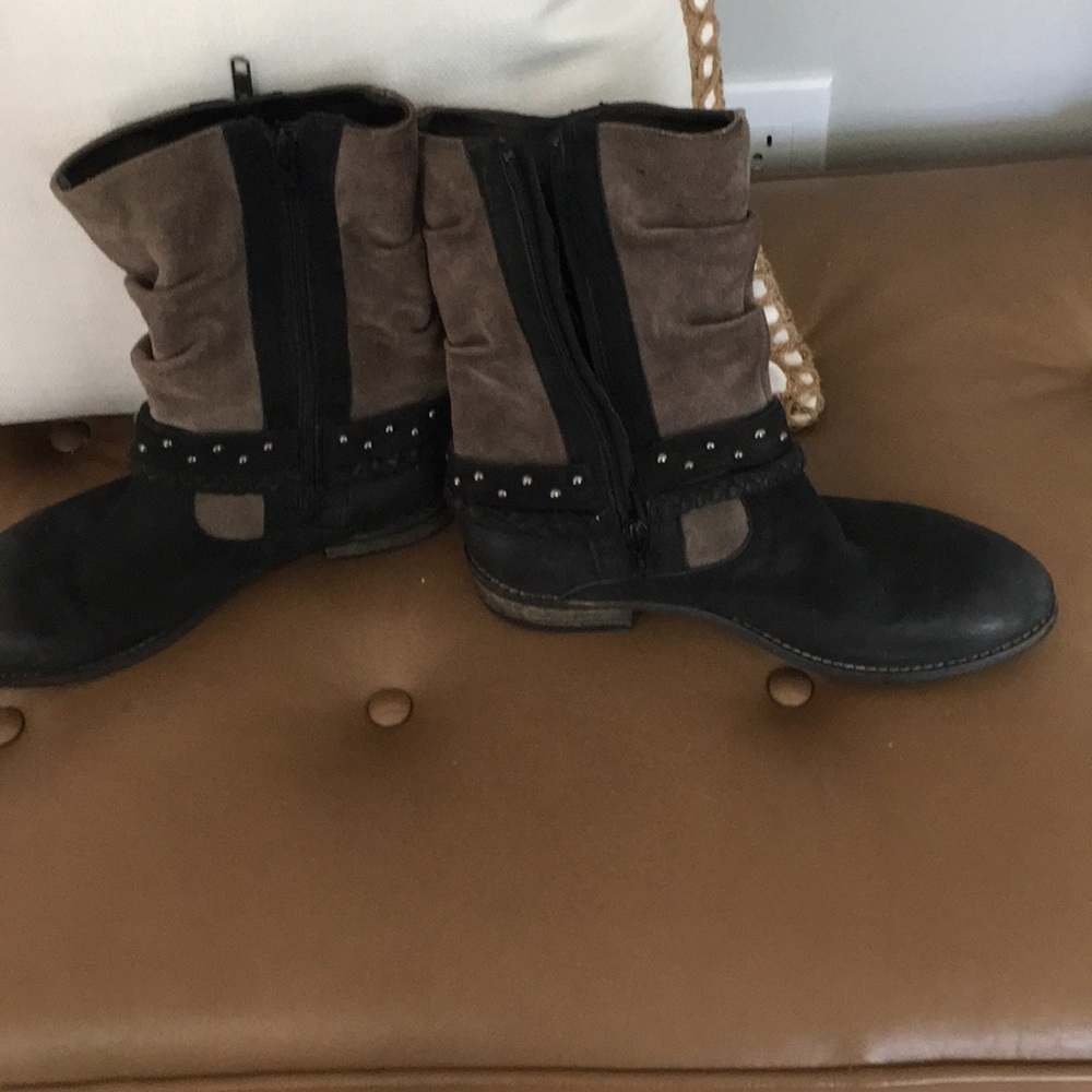 Boots - Picture 2 of 4